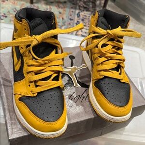 JORDAN
Air‎ Jordan 1 High OG "Pollen" sneakers
 Black and Yellow High-Tops